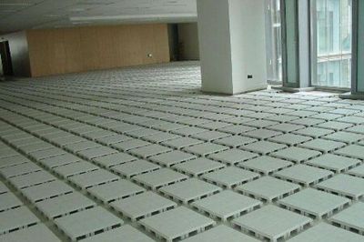 塑料地板與實(shí)木地板 優(yōu)缺點(diǎn)對比與保養(yǎng)指南